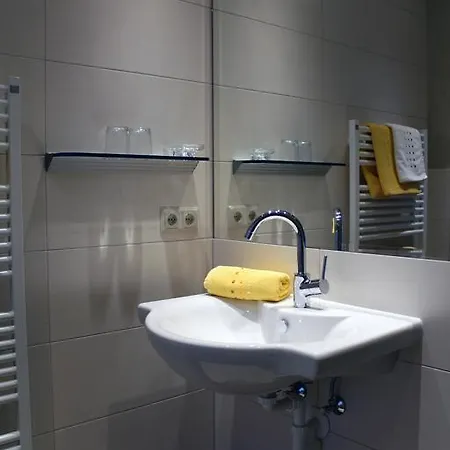 דירה Zerzer ריד אים אוברינטל